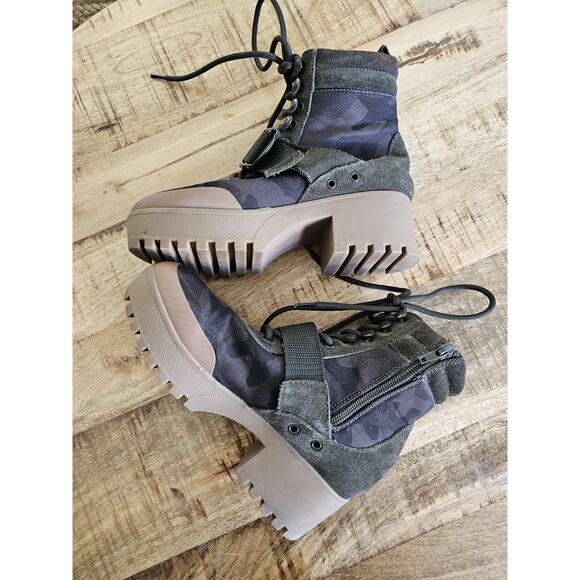 Steve Madden Womens Sz 6.5M Nayra Platform Camo Lug Sole Lace Up Ankle Boots - Picture 3 of 11